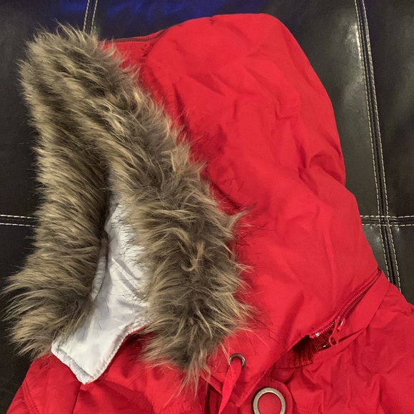 Gorgeous Red Winter Coat w/ Detachable Hood - Picture 4 of 4
